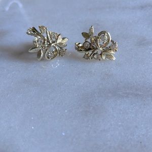 Vintage Sparkly Silvertone Clip Earrings So Pretty